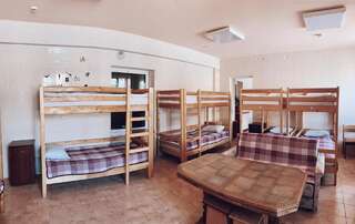 Хостелы У Поттера Тернополь Спальное место на двухъярусной кровати в общем номере для мужчин и женщин-3
